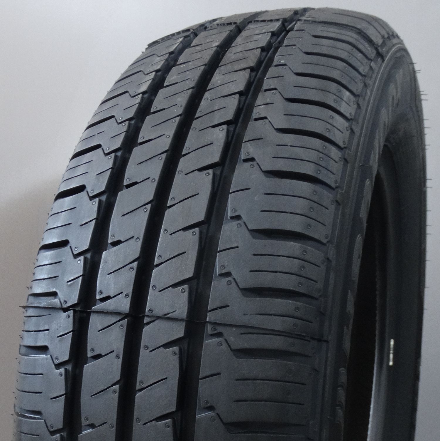 Hankook RA18 VANTRA LT (C)