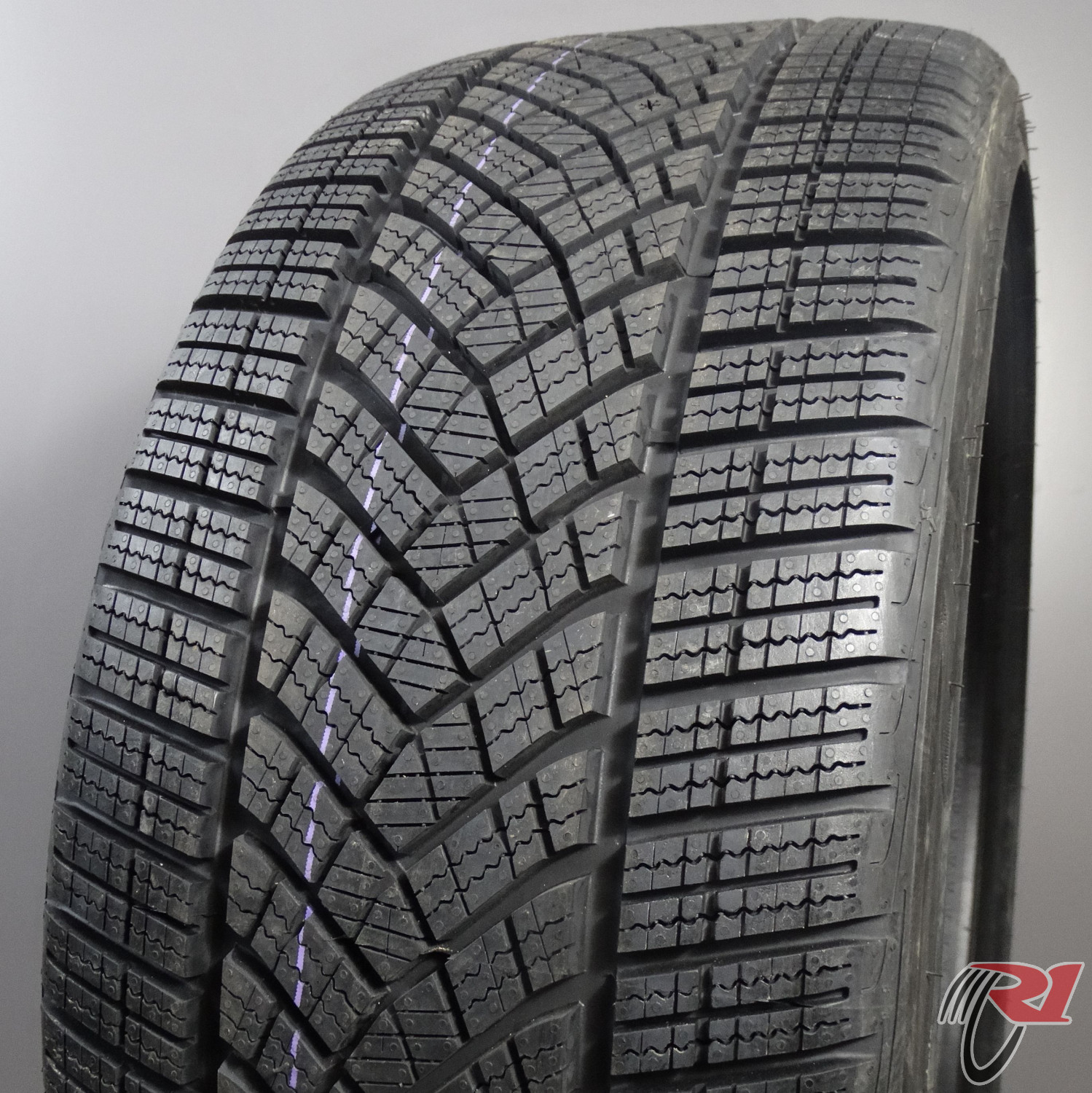GOODYEAR ULTRA GRIP PERFORMANCE G1