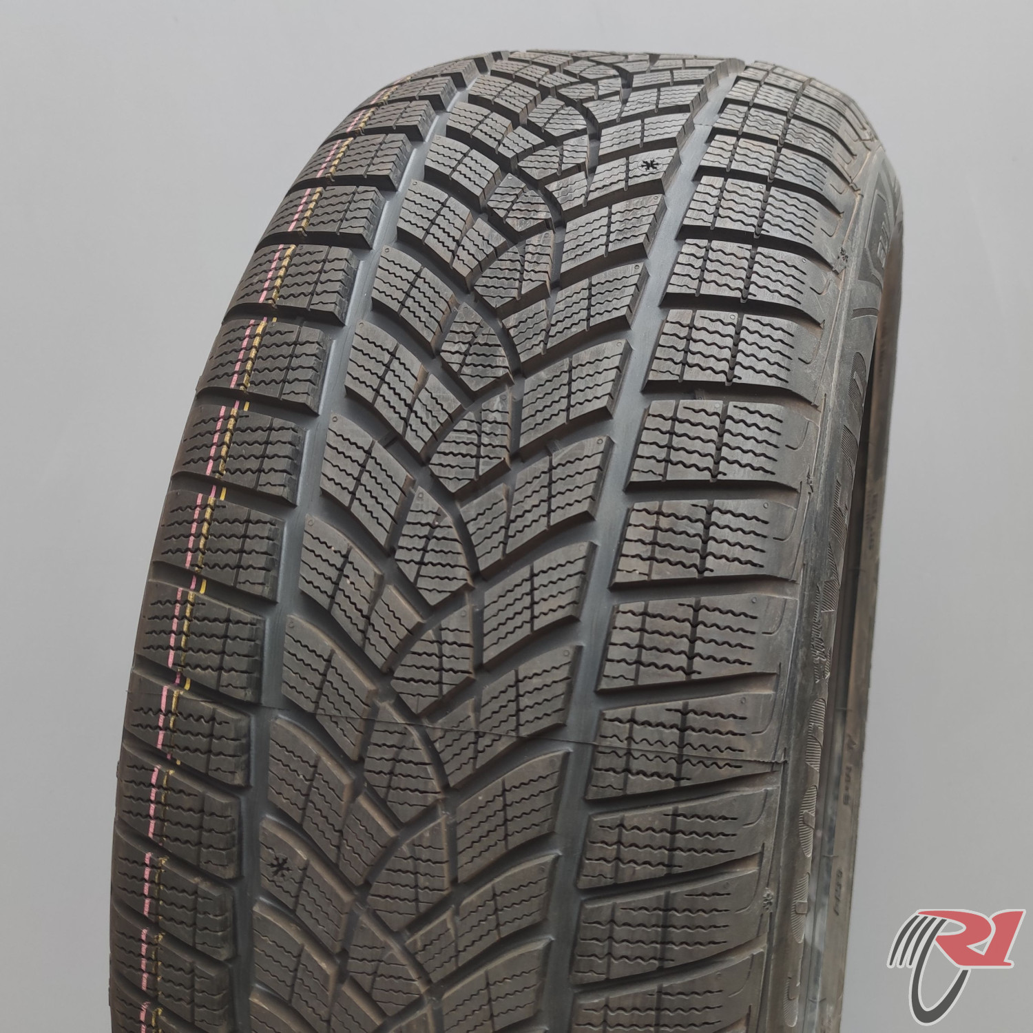 GOODYEAR ULTRA GRIP PERFORMANCE SUV G1