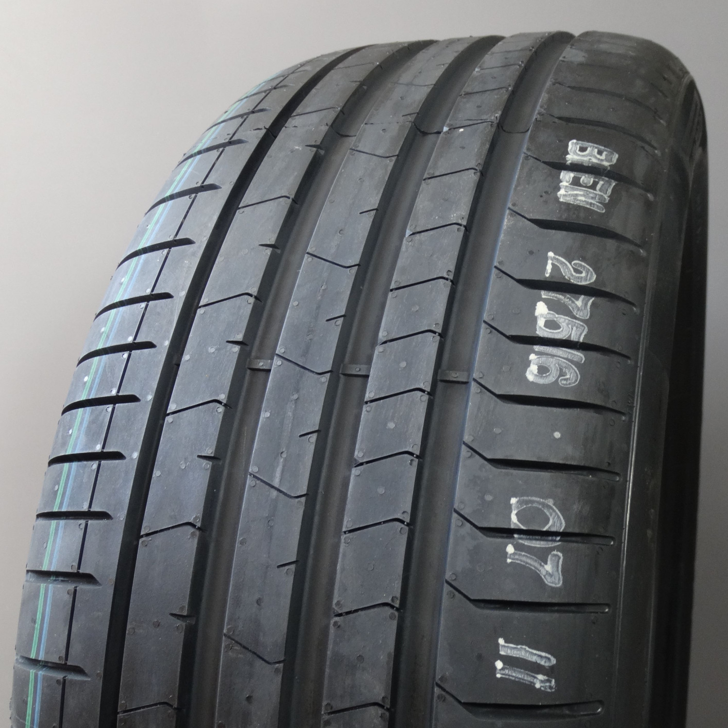 PIRELLI P ZERO LUXURY