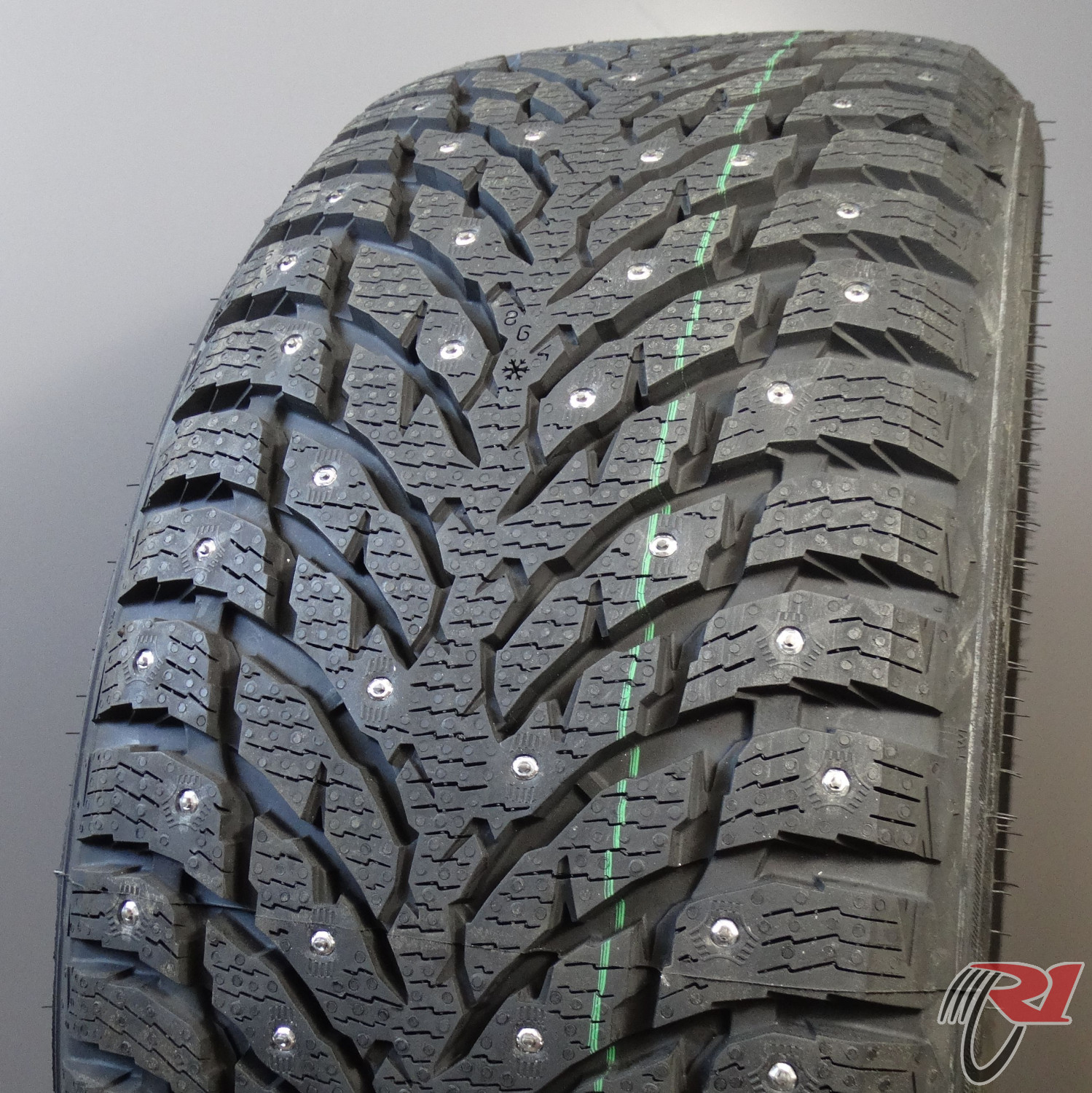 NOKIAN HKPL 9 SUV