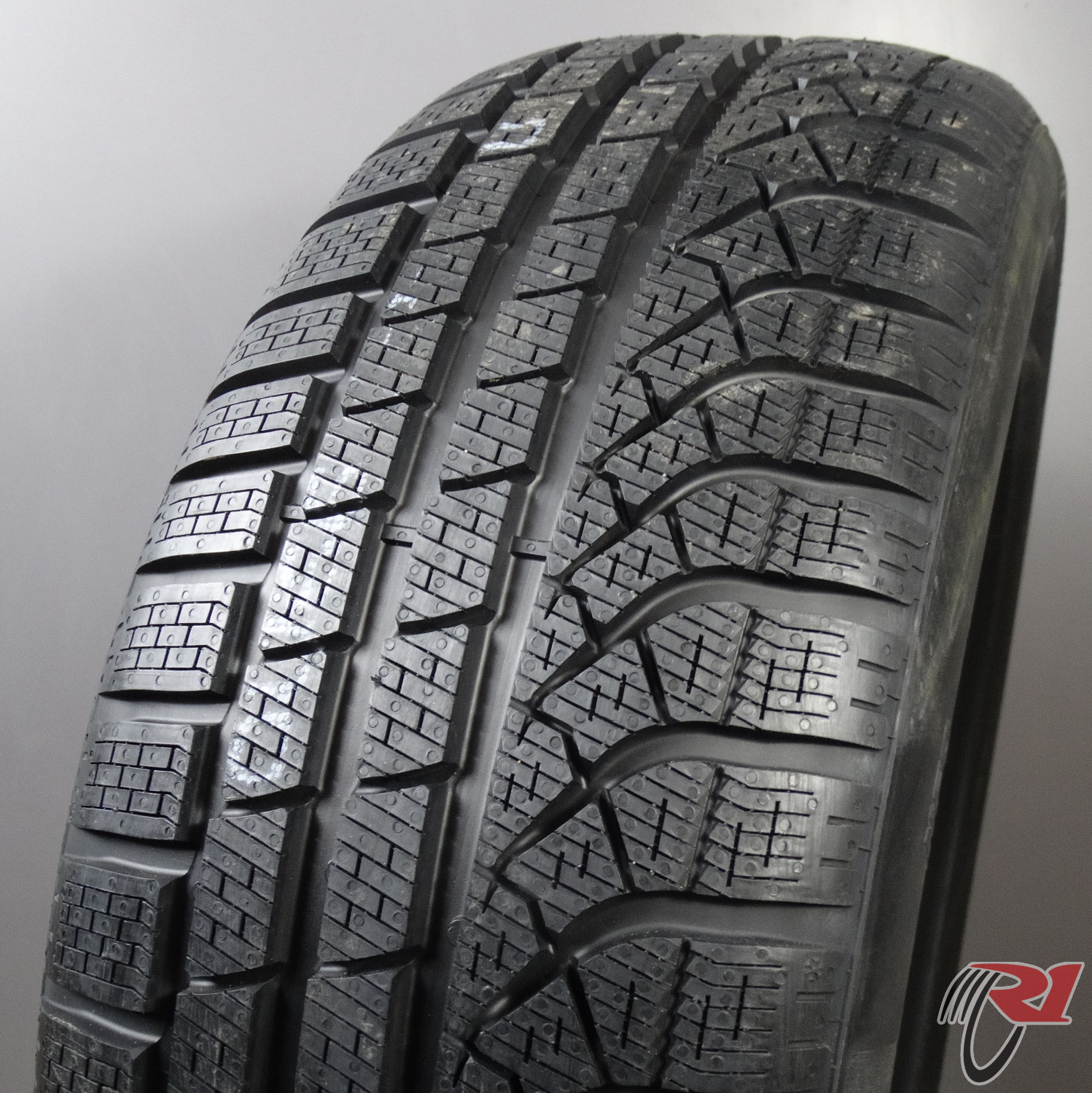 PIRELLI P ZERO WINTER