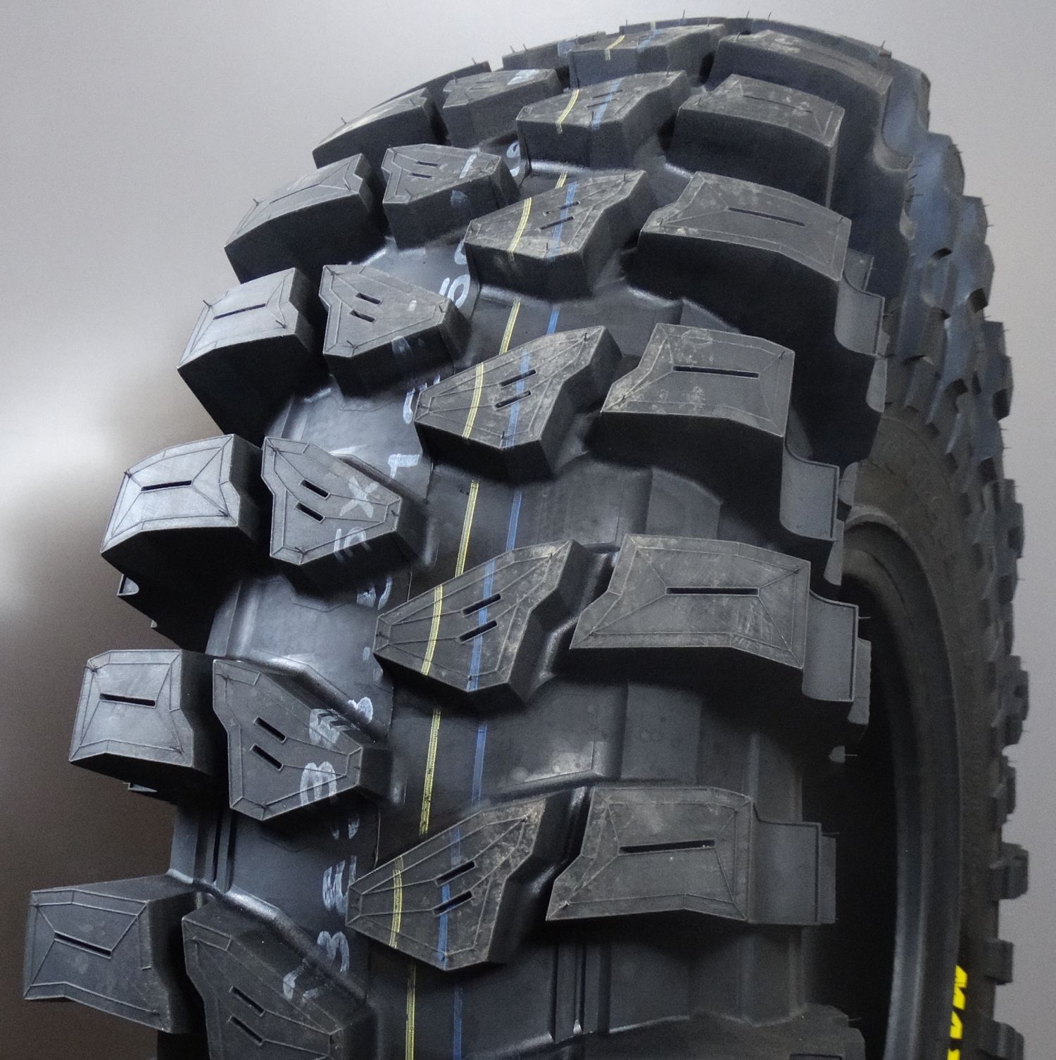 MAXXIS M9060 MUD TREPADOR
