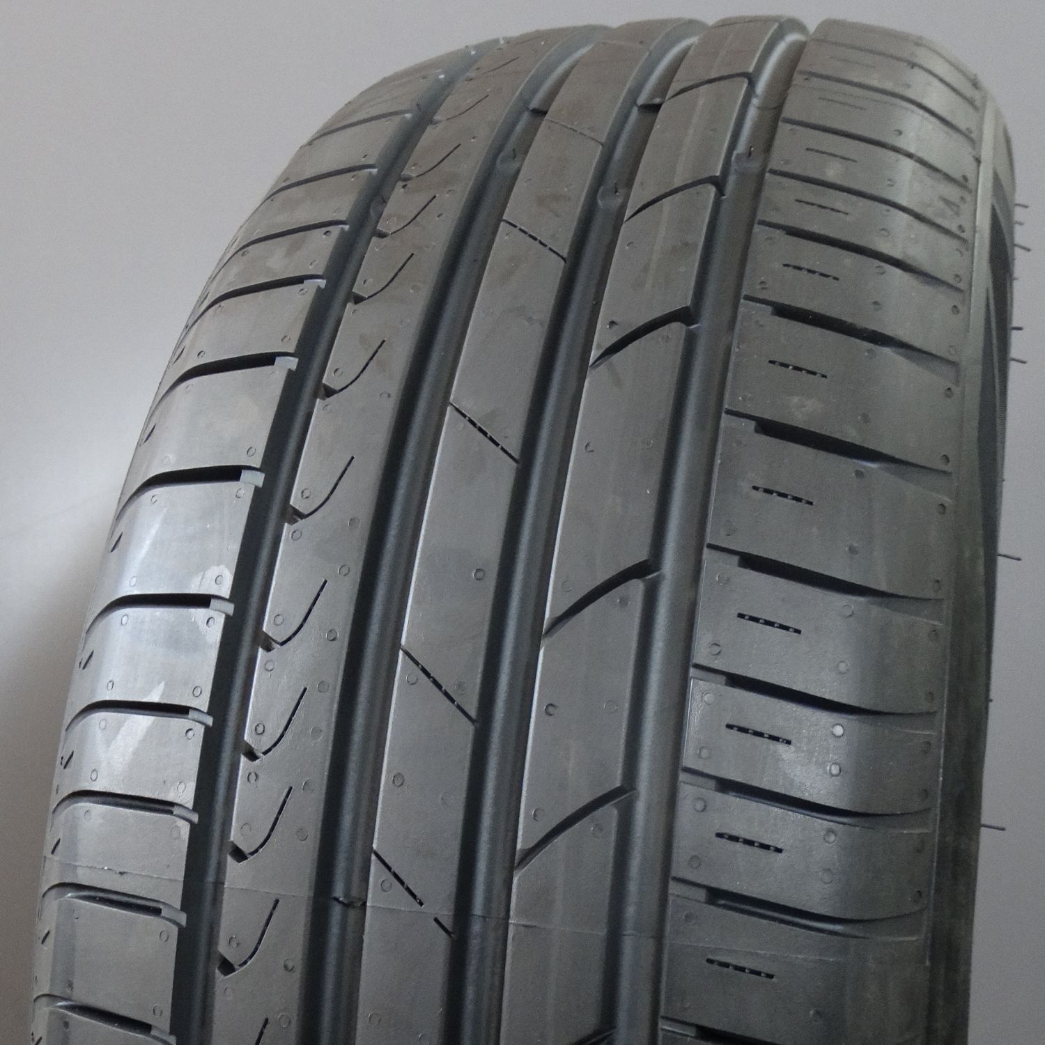 GT Radial CHAMPIRO FE2