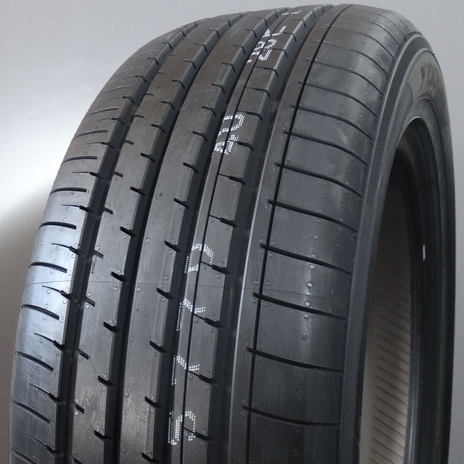 Yokohama BLUEARTH-XT AE61