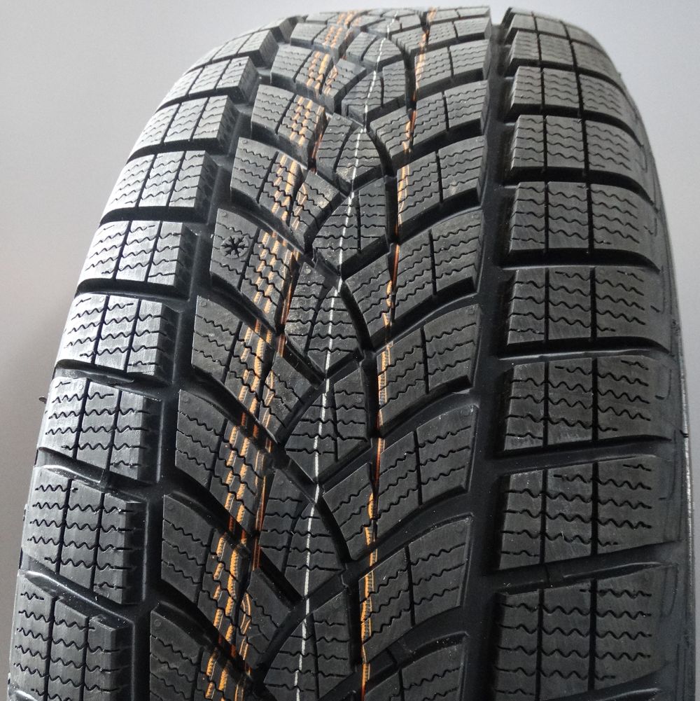 GOODYEAR ULTRA GRIP PERFORMANCE+ SUV