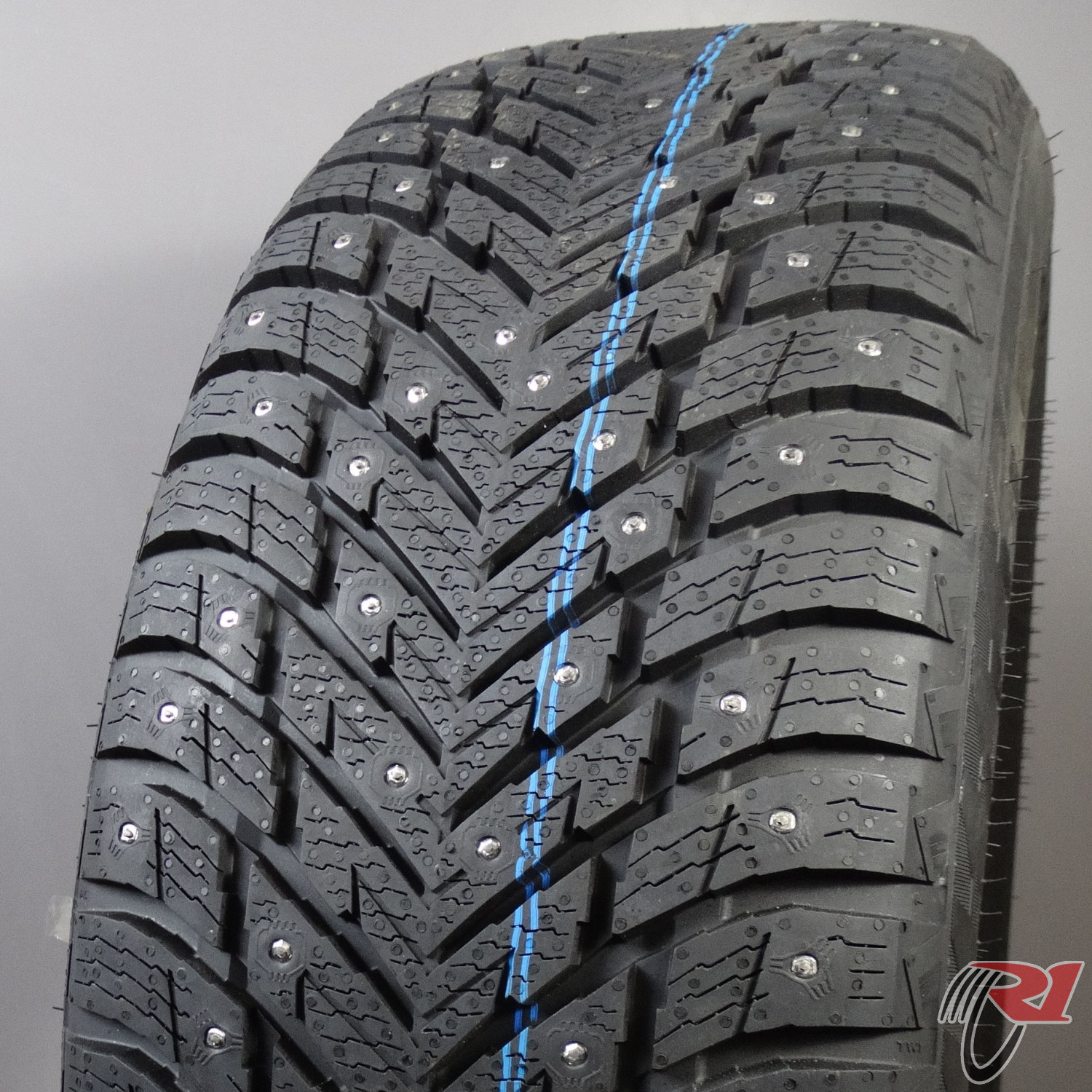 NOKIAN HKPL 10 SUV