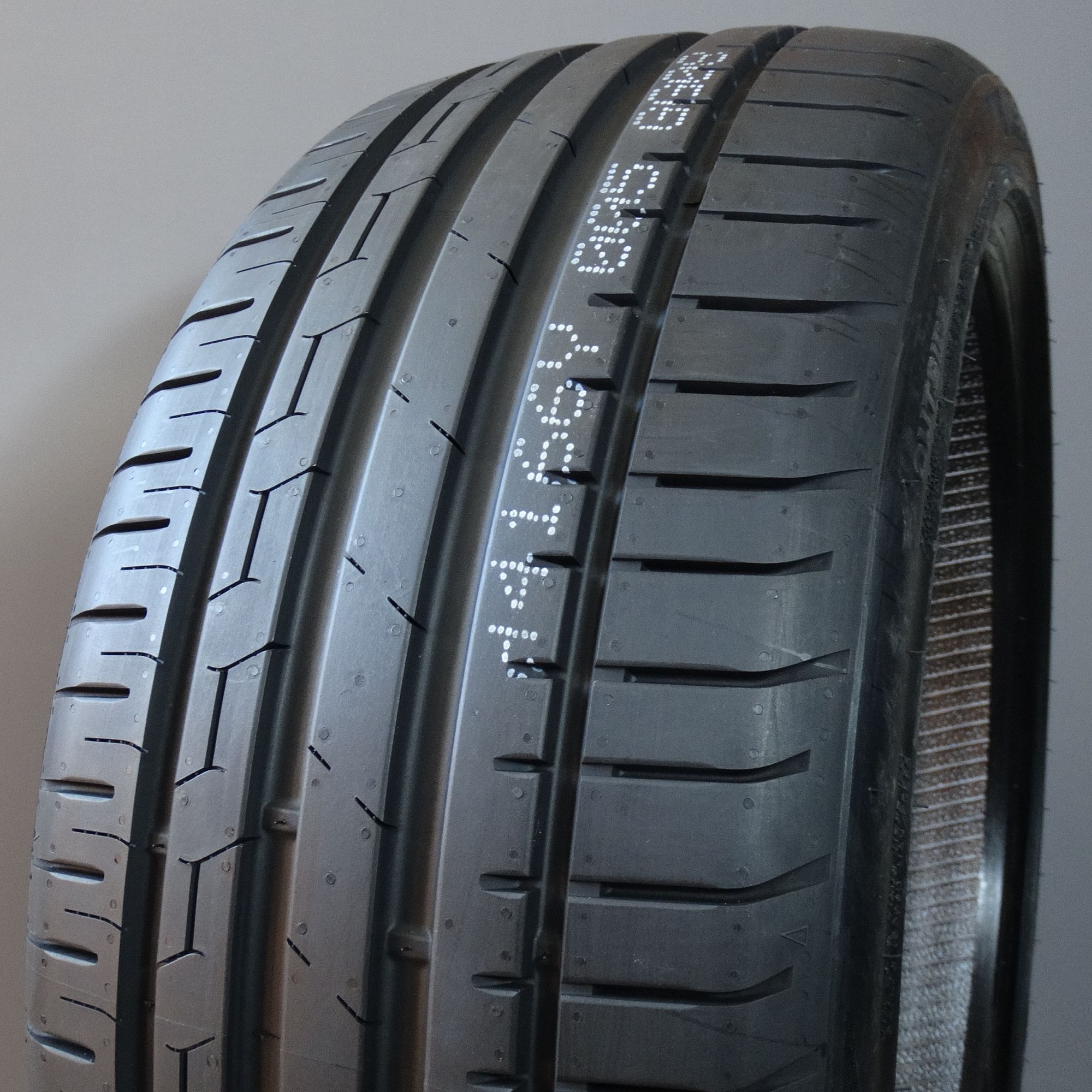 GT Radial SPORTACTIVE 2 255/40 R19