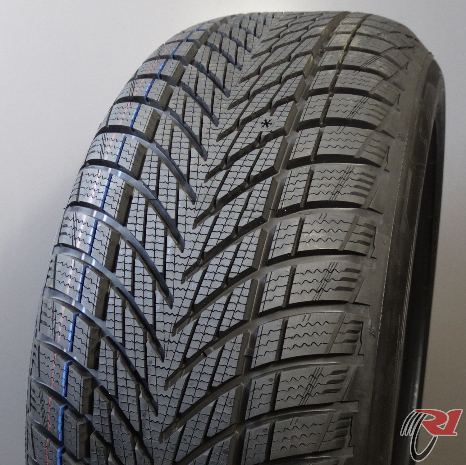 GOODYEAR ULTRA GRIP PERFORMANCE 3 SUV