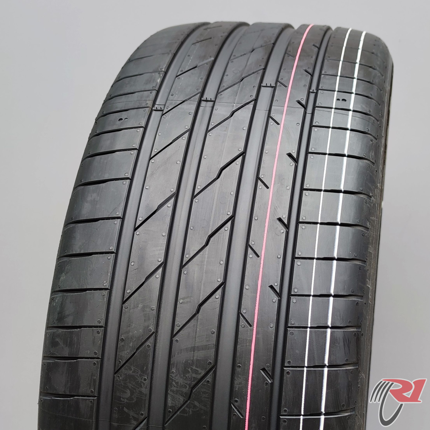 Hankook K137 VENTUS EVO
