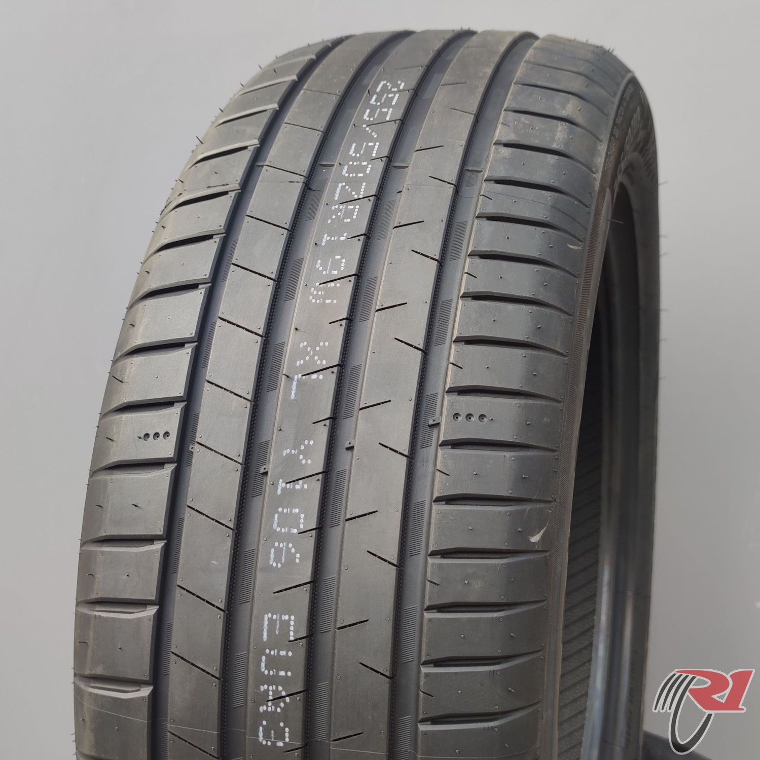 ZELDA ARCHFORCE 225/50 R18