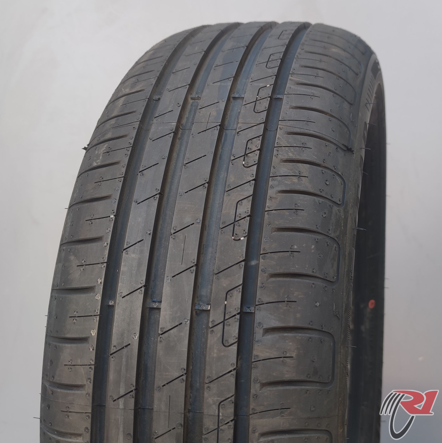 GOODYEAR EFFICIENTGRIP PERFORMANCE (D)